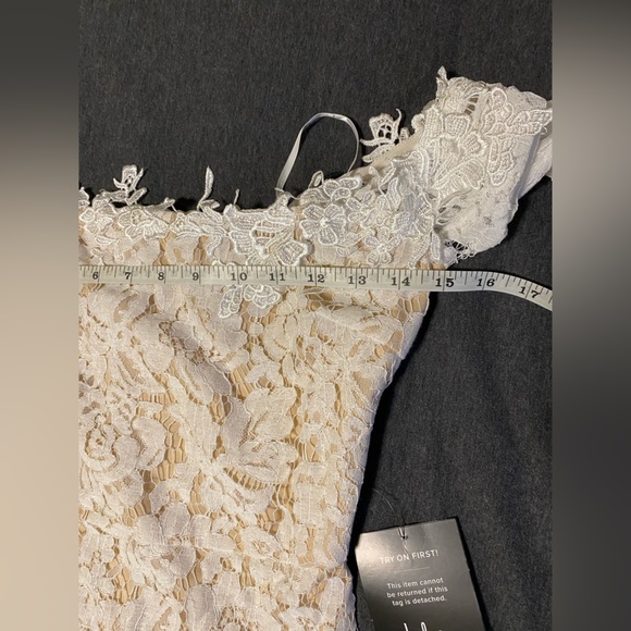 Mermaid Lace Wedding Dress - Picture 4 of 8